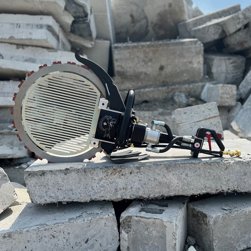Picture of a Hydraulic Dragon Saw on a concrete pile