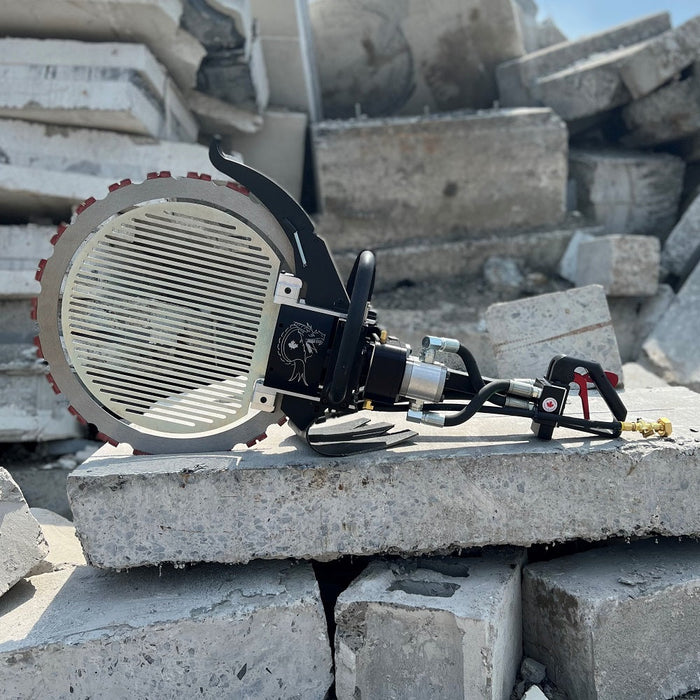 Picture of a Hydraulic Dragon Saw on a concrete pile