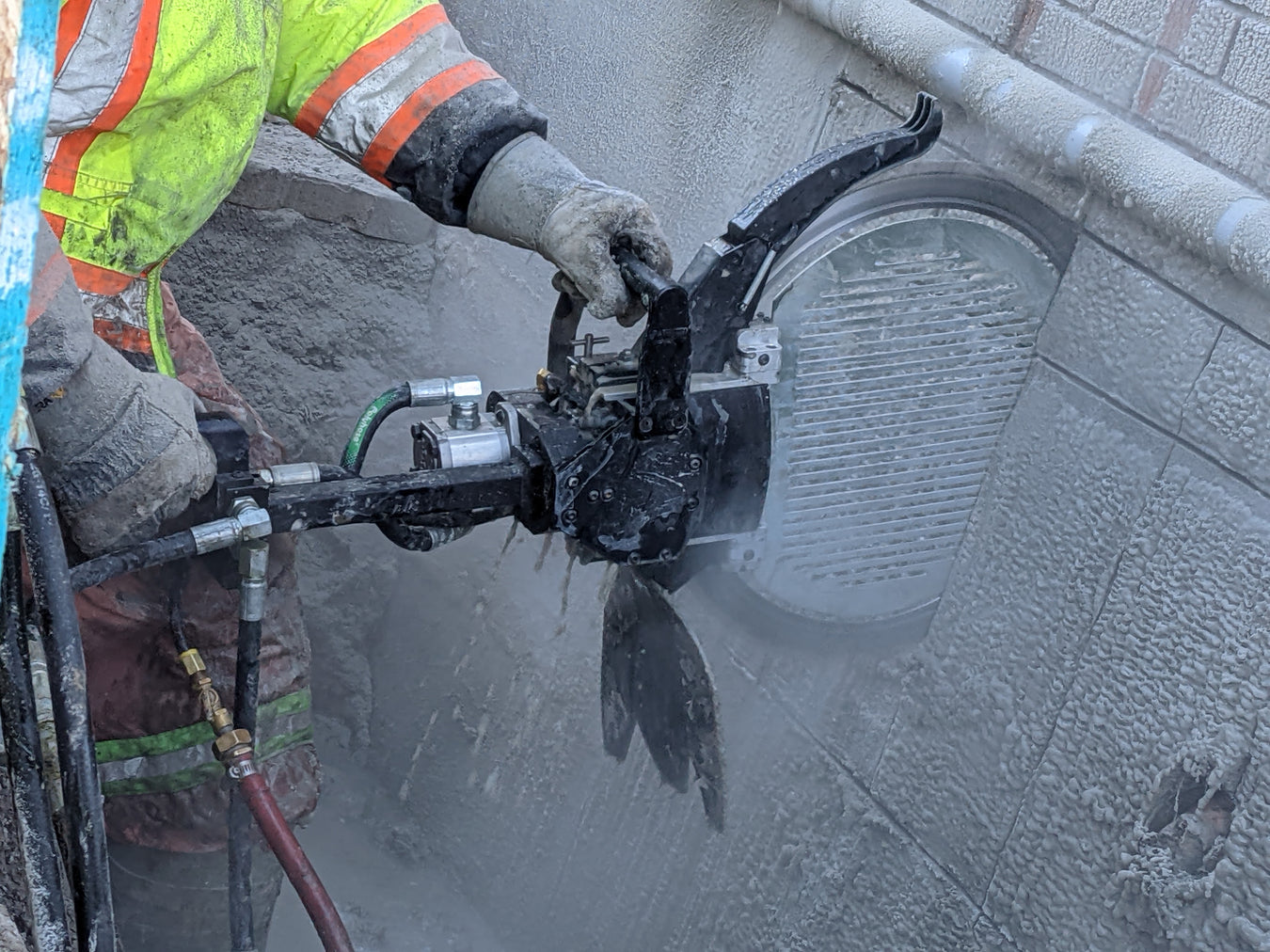 Hydraulic Dragon Saw sawing a window opening